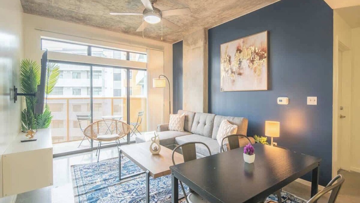 Evans Churchill Apartment | PHX Downtown Stay | Pool + Gym + Free Parking & W/D