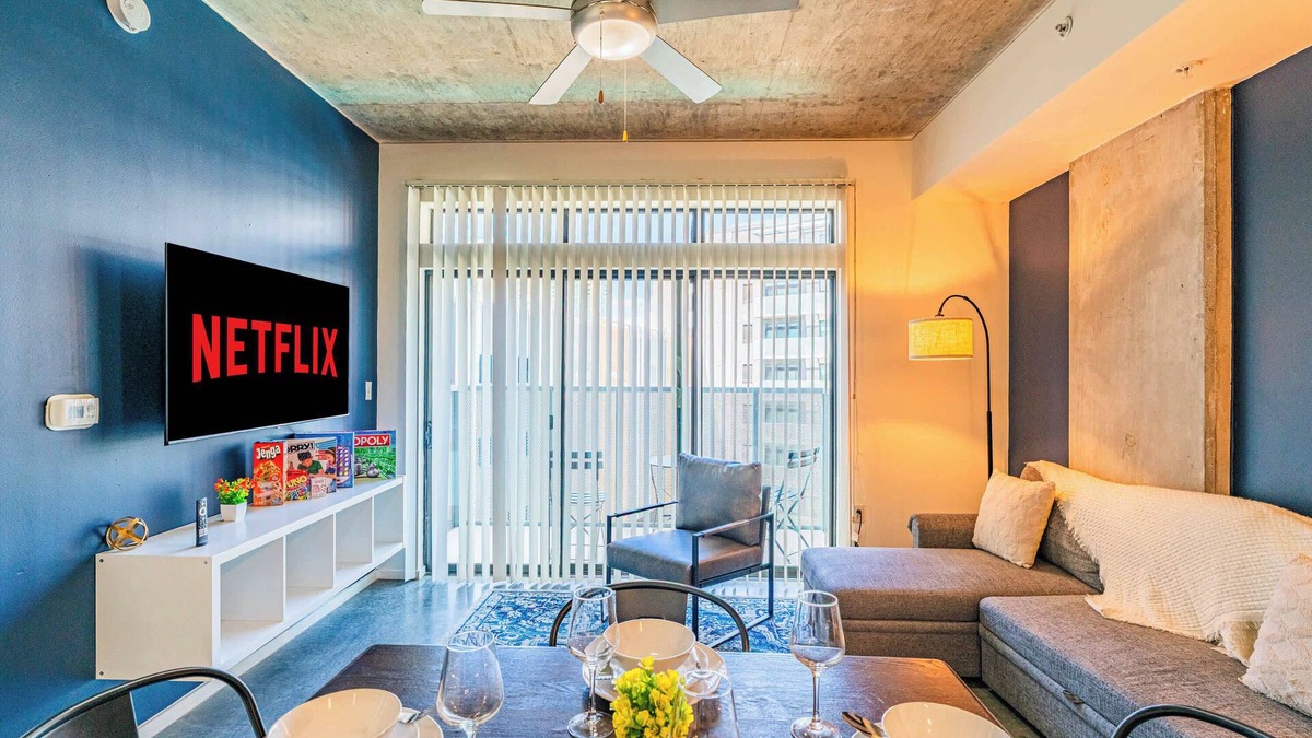Evans Churchill Apartment | PHX Roosevelt with Gym + Pool + Free Parking + W/D