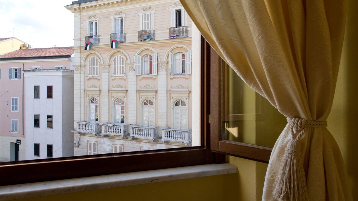 Santa Caterina House | Piazza Azuni 18 Guesthouse