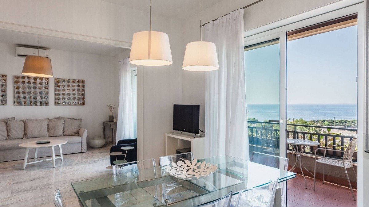Picanello-Ognina-Barriera-Canalicchio Apartment | Piazza Europa Landscape by Wonderful Italy