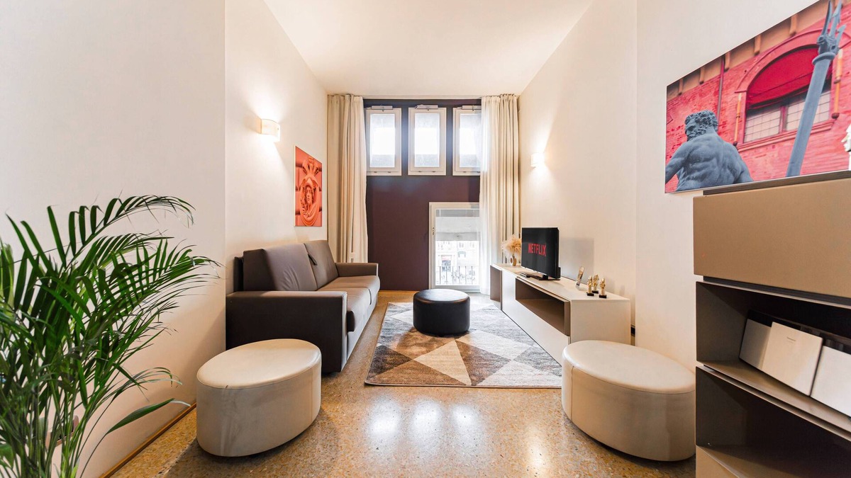 Historic Center Apartment | Piazza Maggiore View - Domus by ImmoBo - Bologna Center