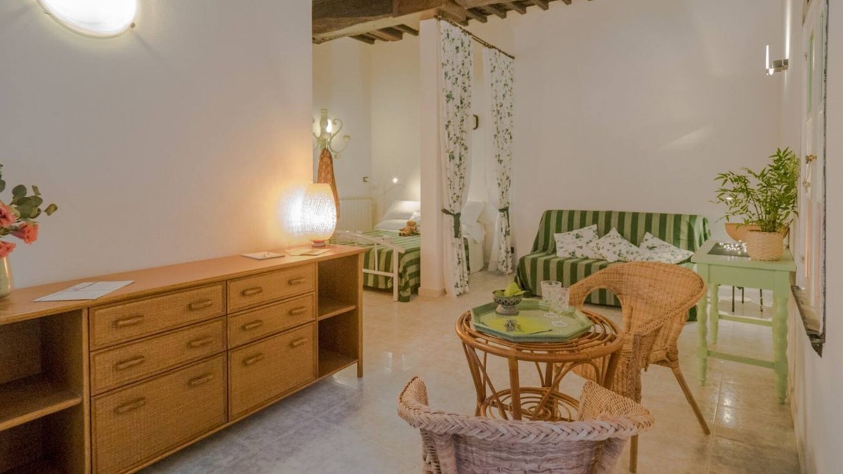 Borgo Antico Apartment | Picabon Apartment with AC Balcony
