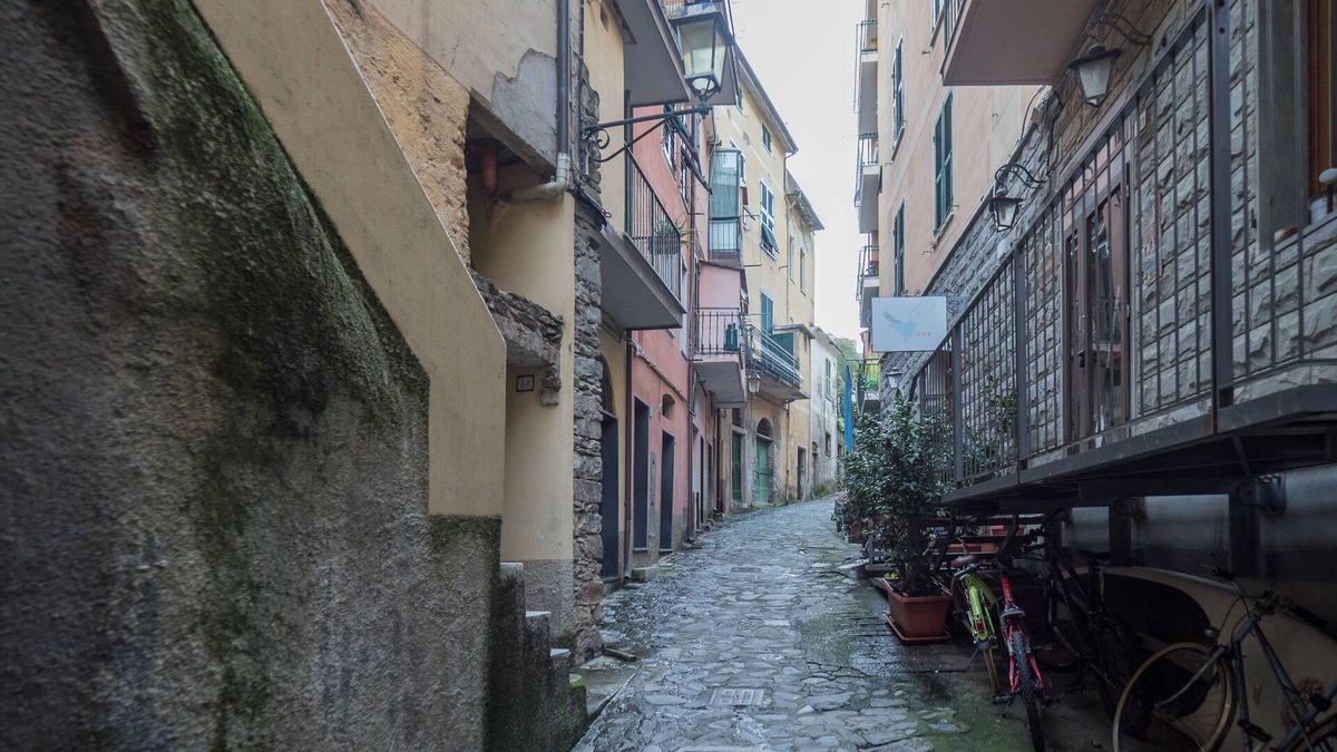 Borgo Antico Apartment | Picabon Apartment with AC and Balcony