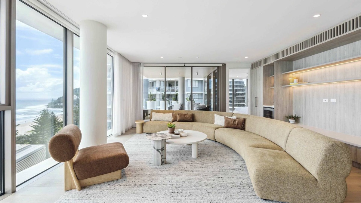 Burleigh Heads Apartment | Picasso By Khove Summ