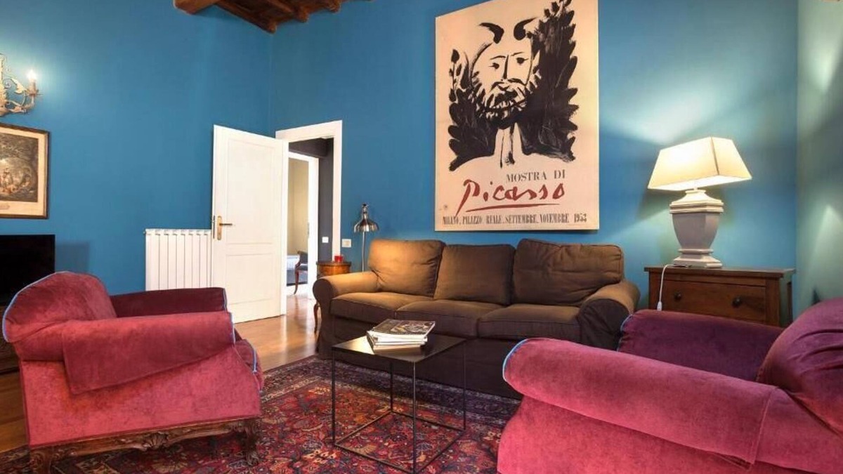Rione V Ponte Apartment | Picasso luxury and modernity in 120 square meters with fine and antique furniture