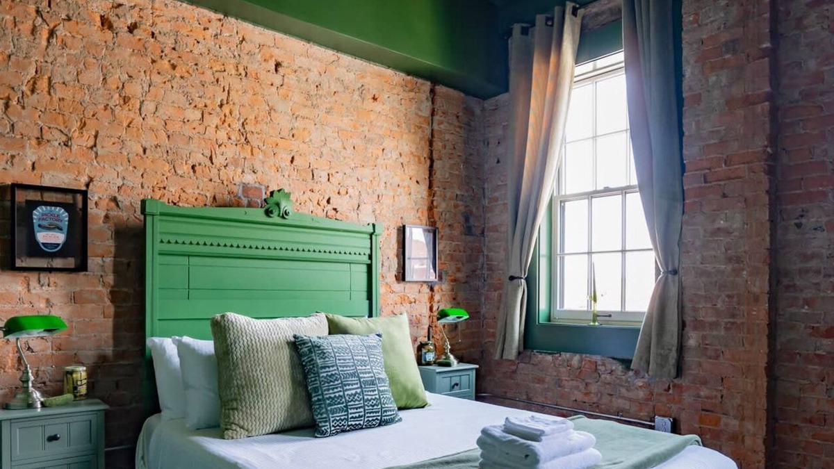 Covington Apartment | Pickle Factory In A Pickle Retro Loft 2 bedroom
