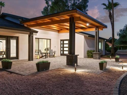Avant House | Pickle & Putt Retreat Pool Pickleball Putt Grn