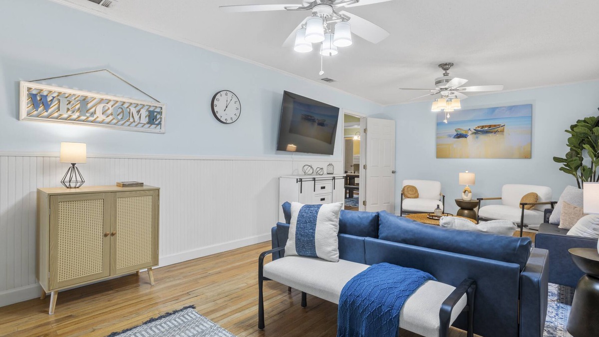 Gulfport House | Pickleball~Basketball~Pool table~Air hockey~Bbq~Firepit~Beachfront near Casino