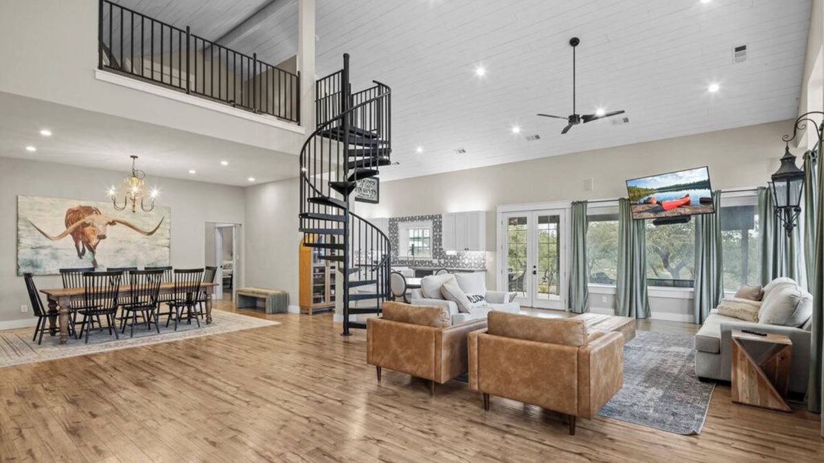 Marble Falls House | Pickleball court on 5-acres, spacious house