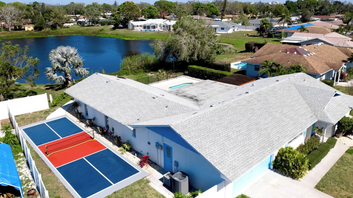 Bradenton House | Pickleball Escape! Pond! Private Pool! Foosball