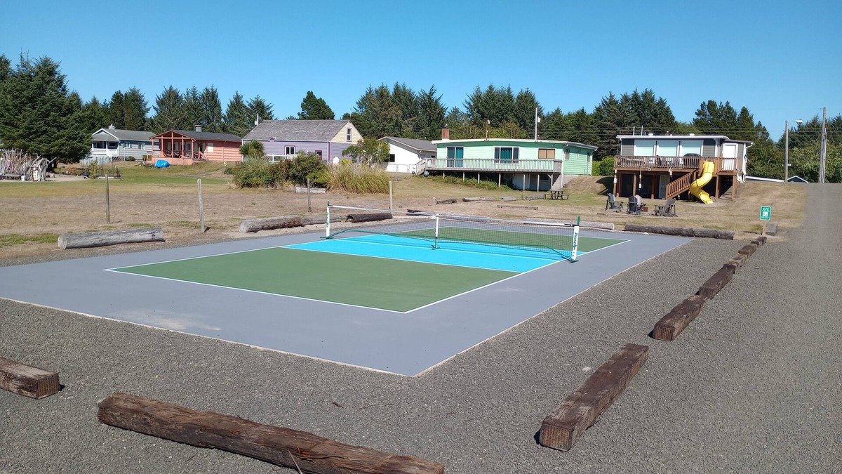 Long Beach House | PICKLEBALL, HOT TUB, Sleeps 16, Oceanview (SV13)