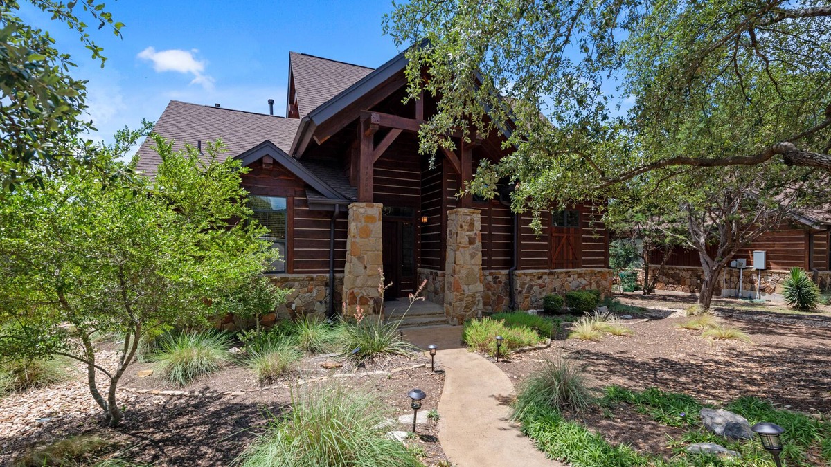 Leander House | Pickleball & Resort Style Pool - Lake Travis Hill Country Luxury Cabin @ Hollows