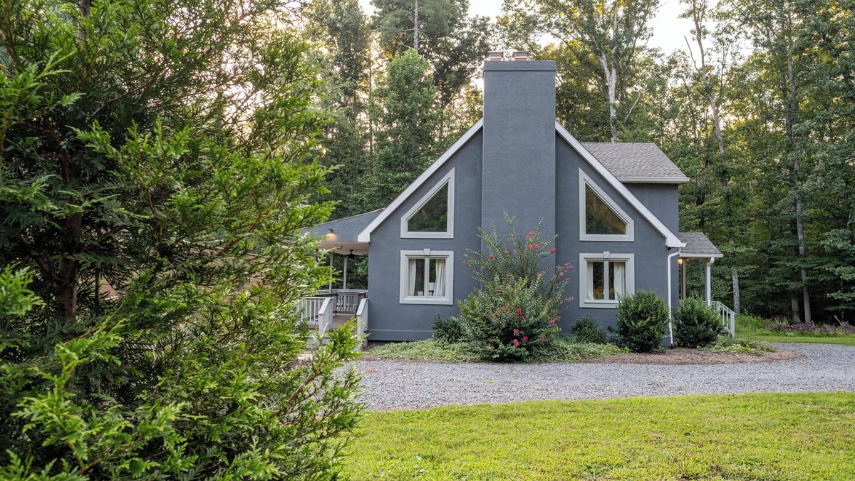 Nellysford House | Pickleball | Sleeps 14 | 151 Brew Trail | Firepit