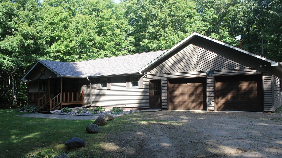 Munising House | Pictured Rocks Lodge
