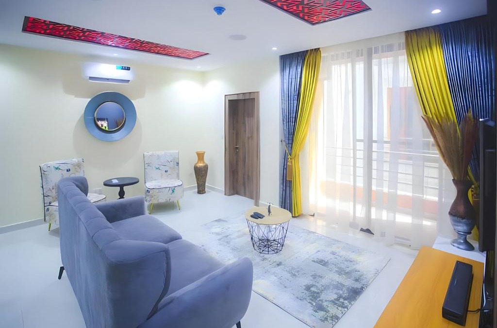 Lagos Mainland Apartment | Picturesque 3-bedroom Apartment in Yaba