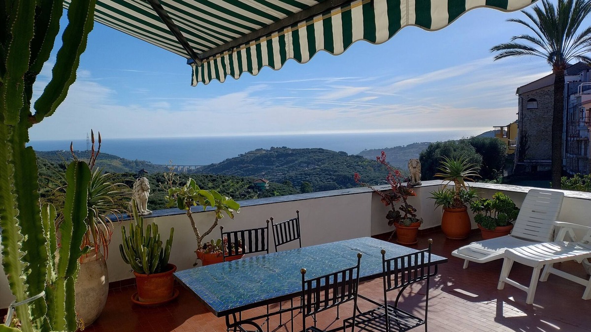 Civezza Apartment | Picturesque apartment in a medieval village perched at top a mountain ridge