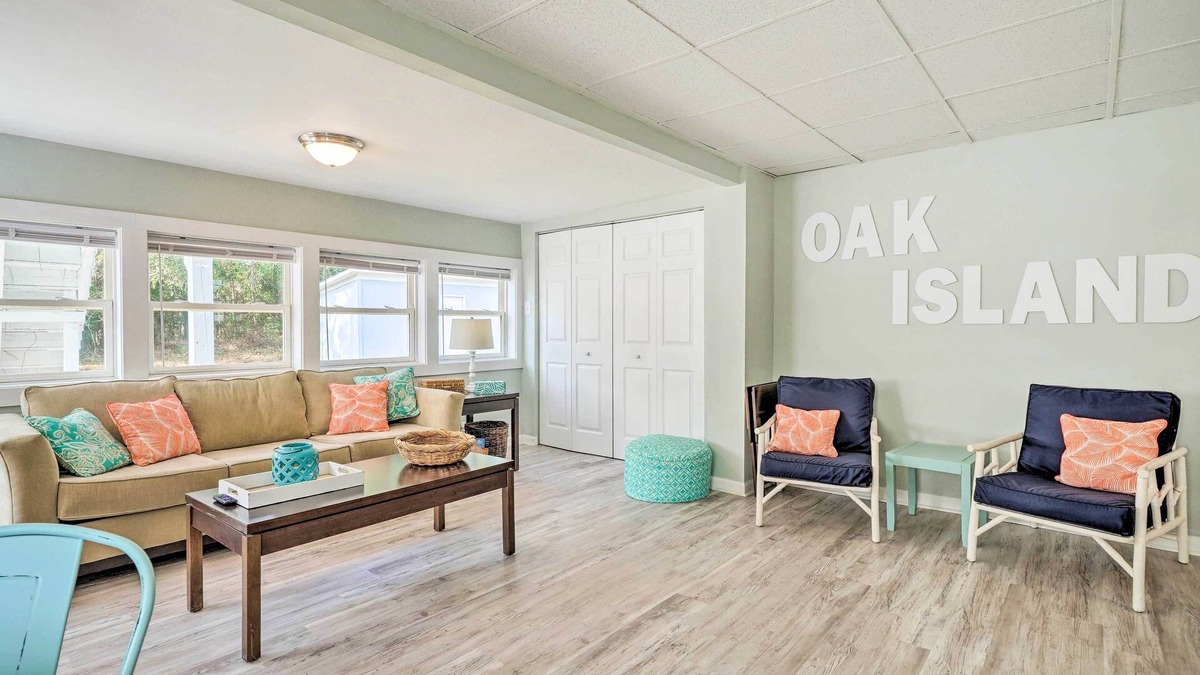 Tranquil Harbour House | Picturesque Duplex Unit, 1/2 Mi to the Beach!