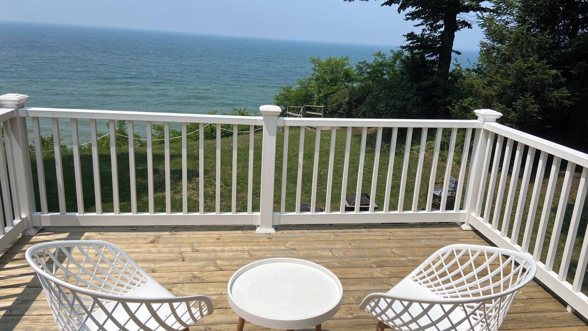 Whitehall House | picturesque Lake Michigan retreat-Lake front with private beach!