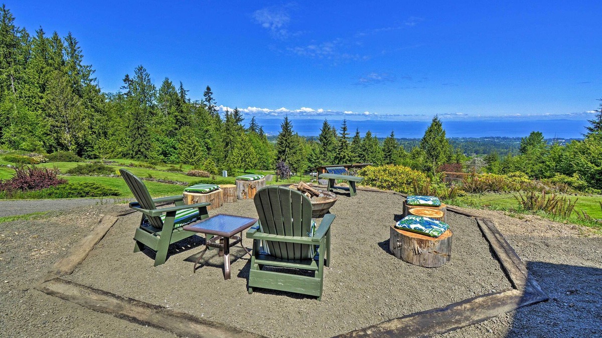 Port Angeles Cabin | Picturesque Port Angeles Cabin w/Fire Pit!