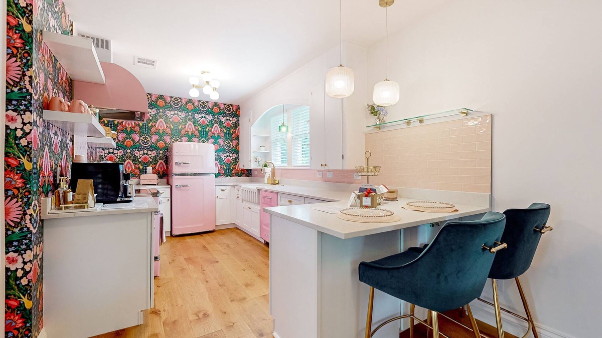 Georgetown Cottage | Picturesque, renovated 1920s cottage blocks from historic district & Blue Hole