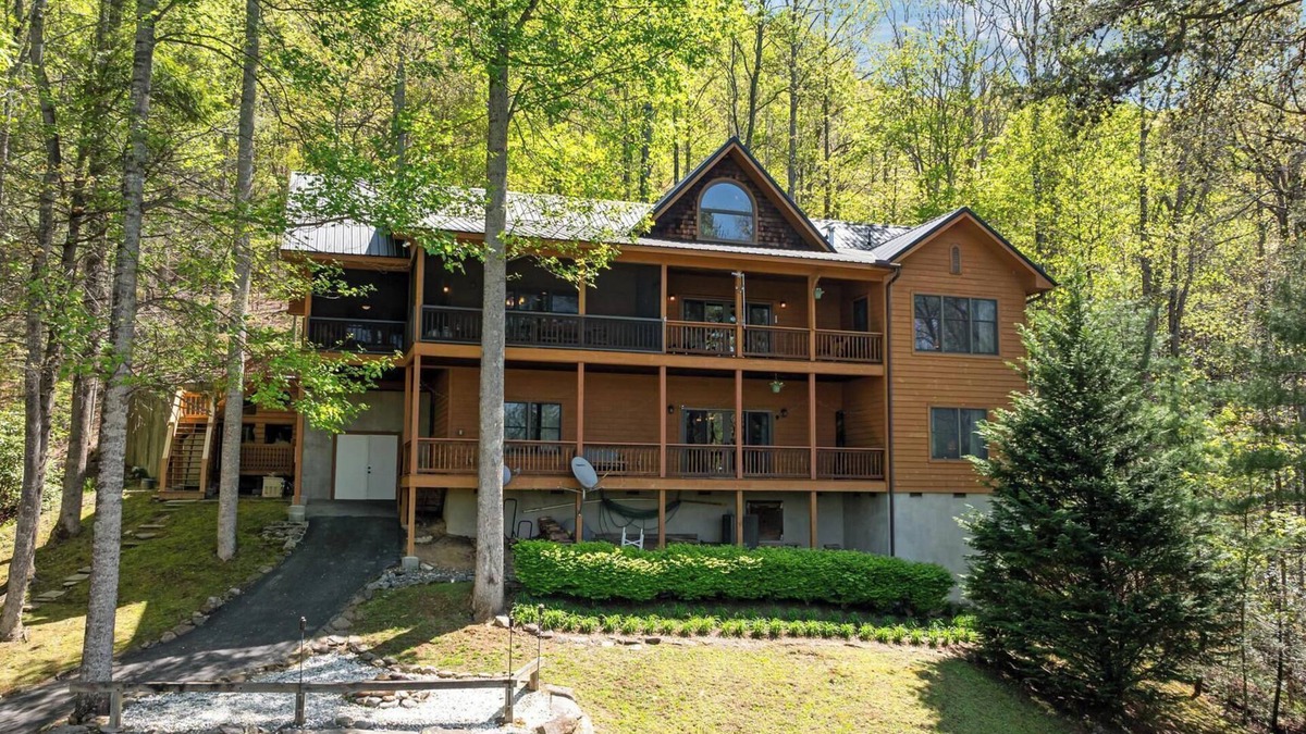 Tuckasegee House | Picturesque, Spacious, Mountain, Lake Home