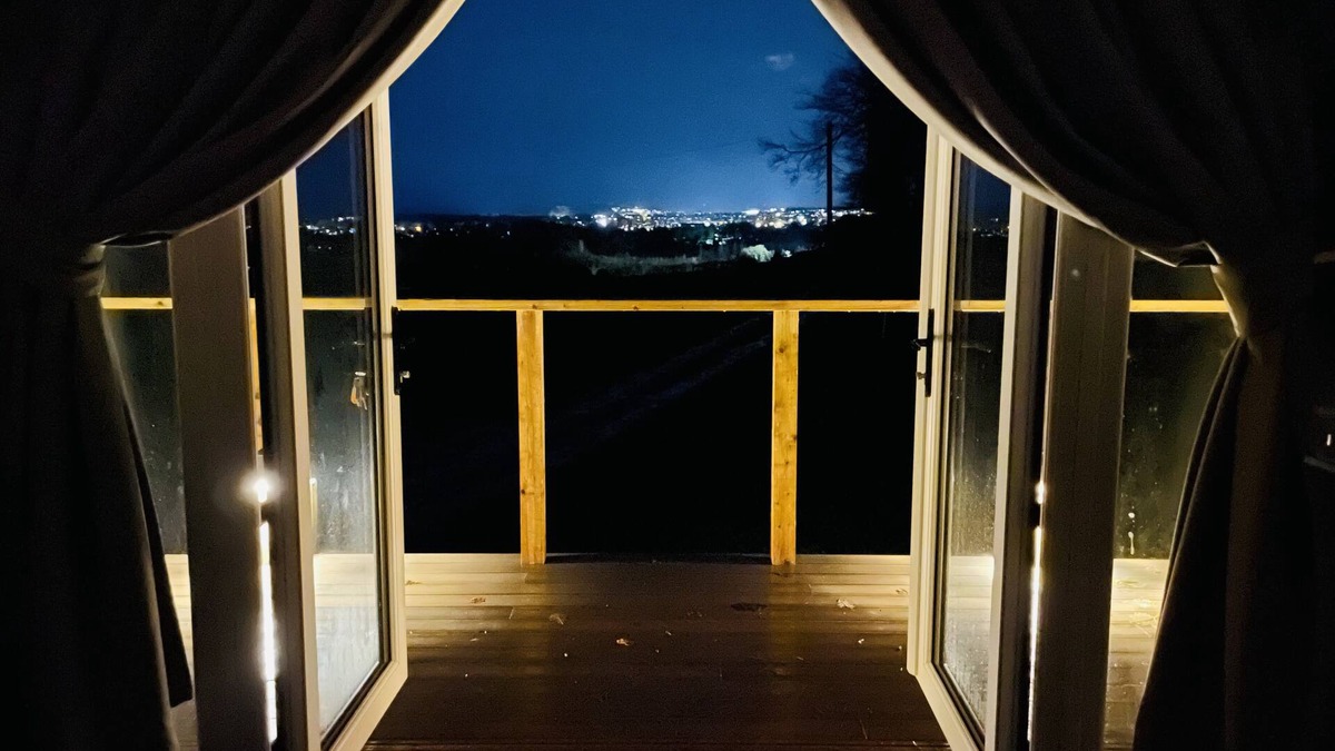 Scarborough Cabin | Picturesque views across Scarborough with a Hot Tub.