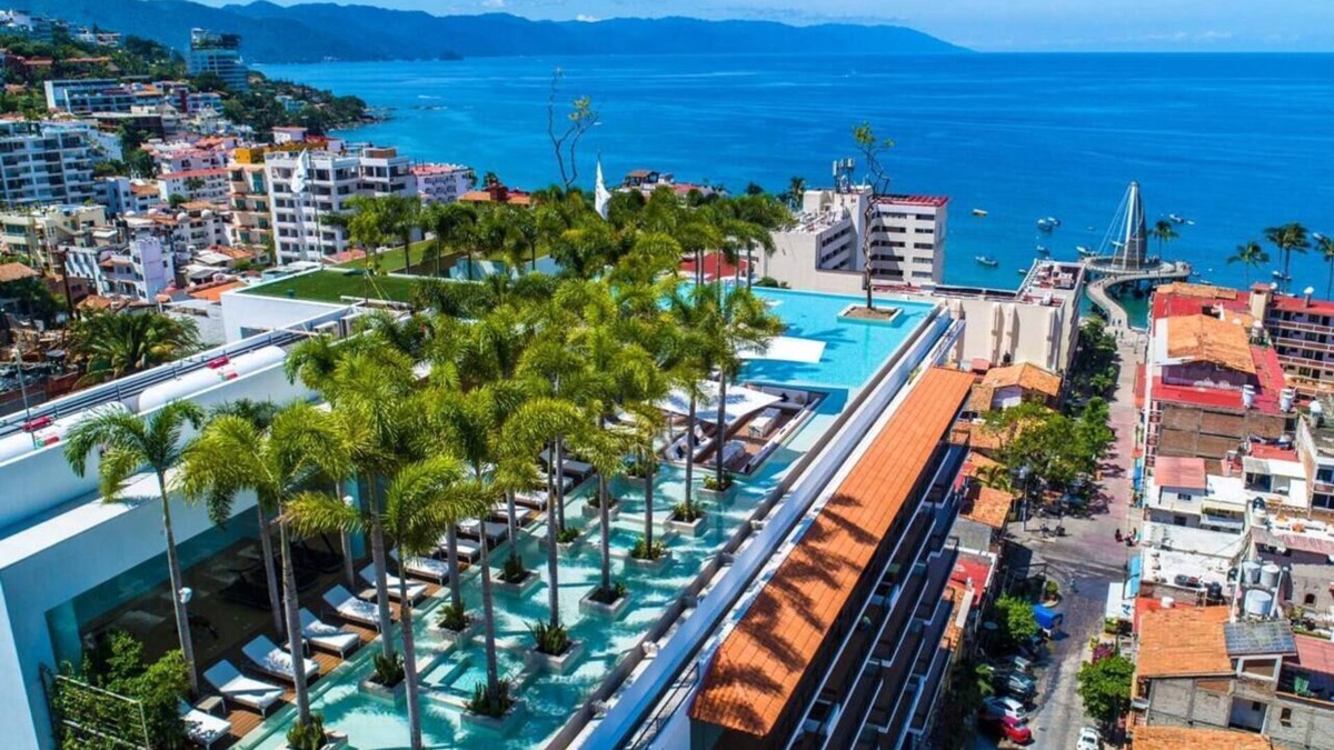 Romantic Zone Condo | Pier 57 Luxury Escape 2BR, PV’s Best Rooftop!