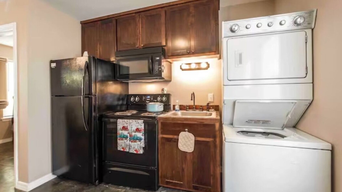 Russellville Cottage | Pierre’s Getaway, near Tech and ANO!