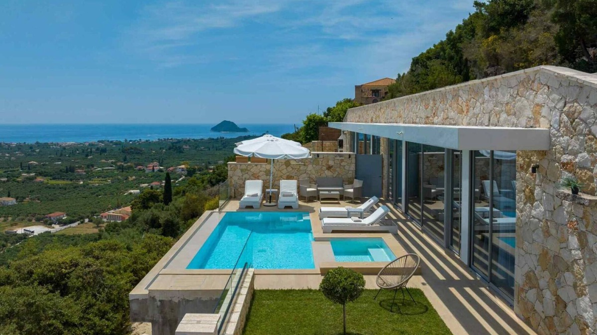 Pantokratoras Villa | Pietra Cave Suite with private pool