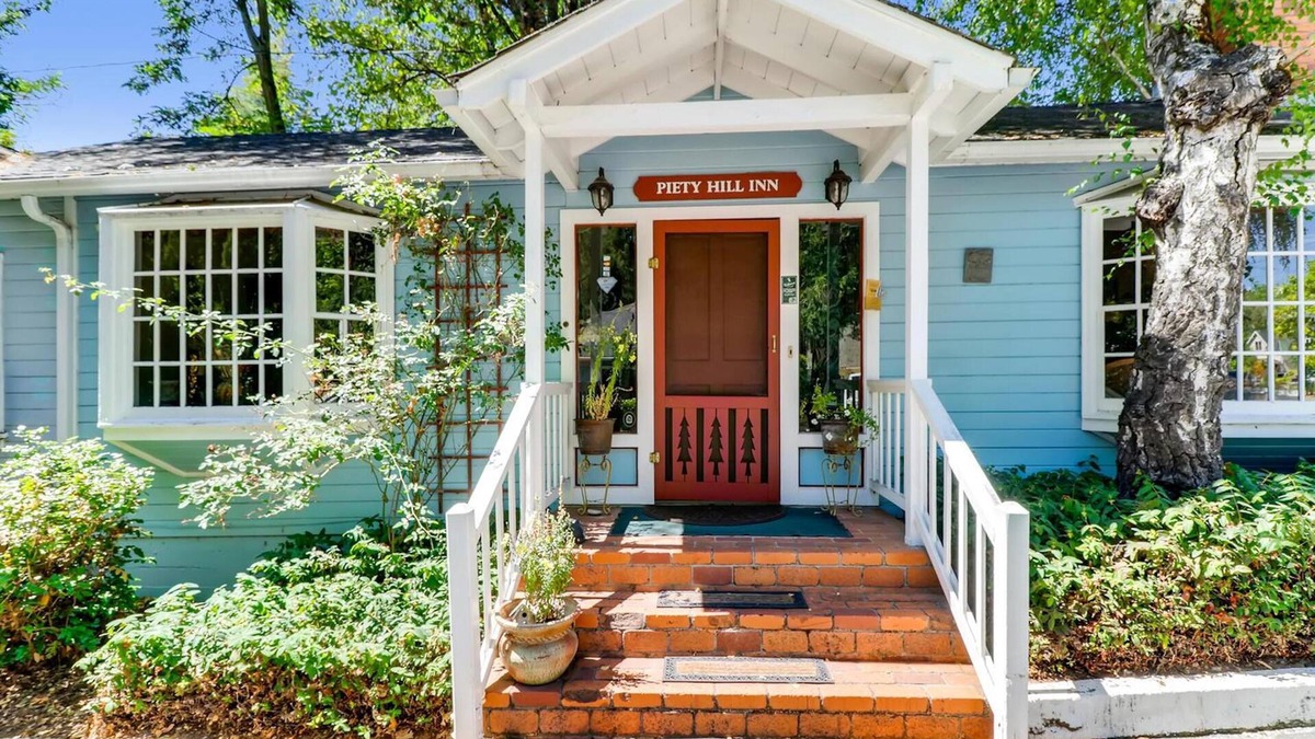Nevada City Hotel | Piety Hill Cottages