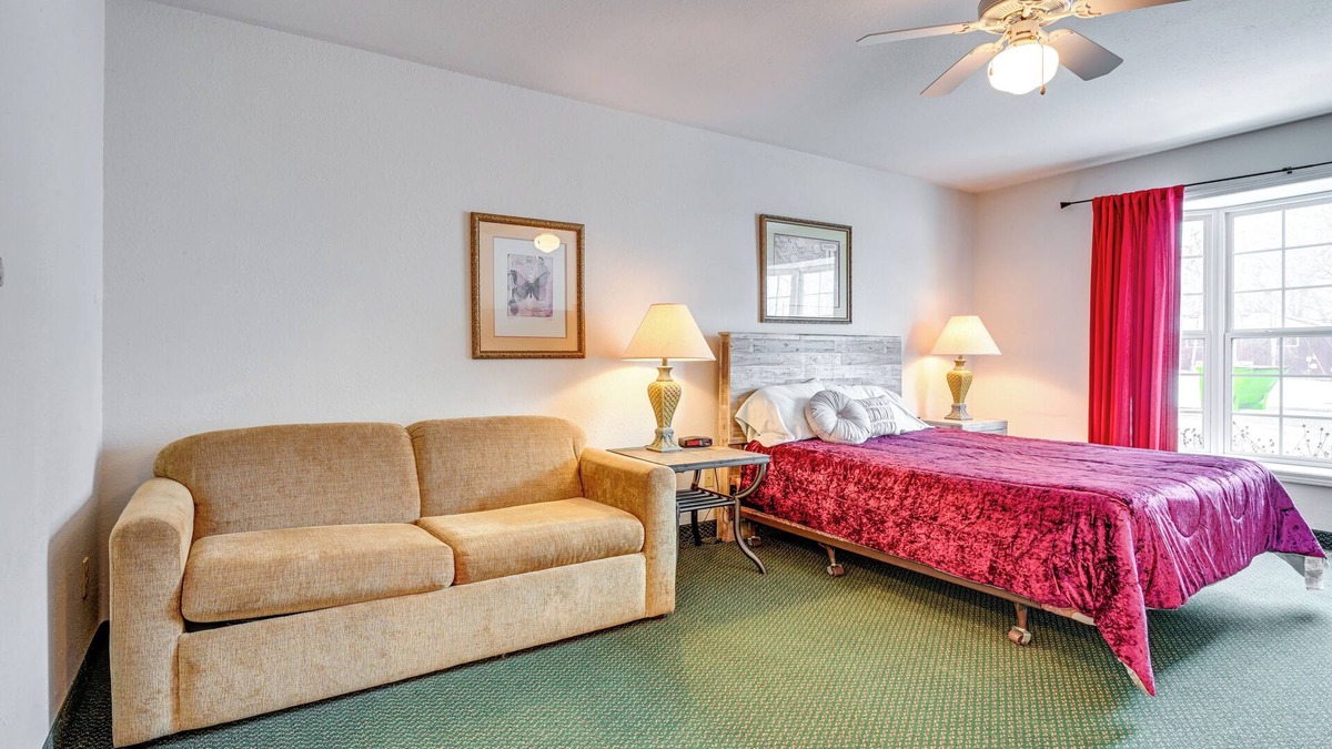 Pigeon Apartment | Pigeon Studio ~ 4 Mi to Caseville Public Beach!