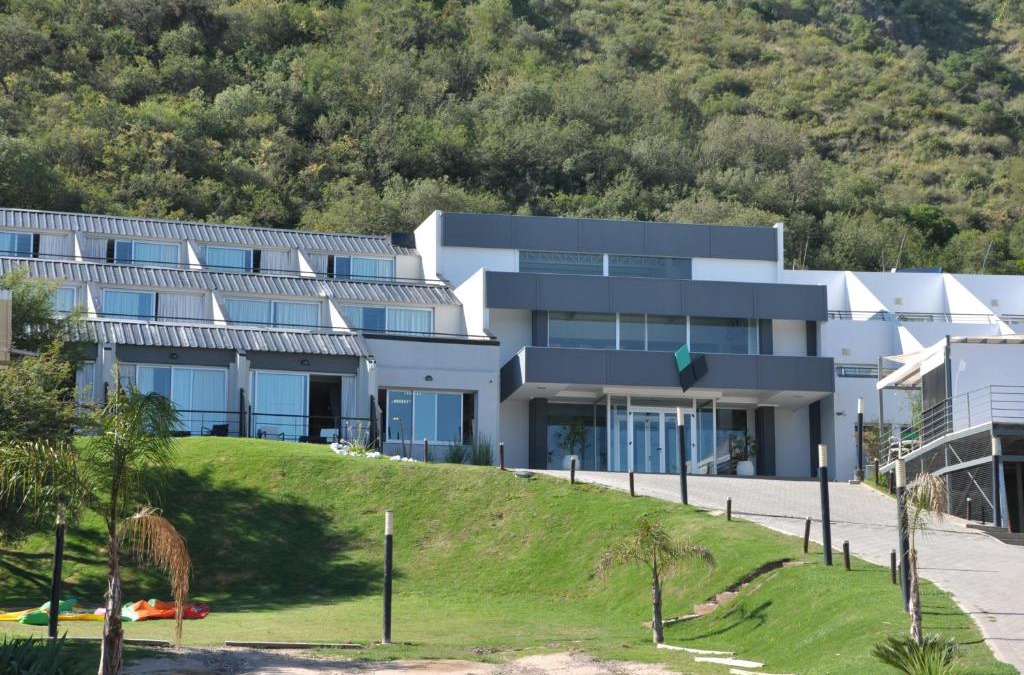 Villa Carlos Paz Hotel | Pinares Panorama Suites, Spa & Convention Center