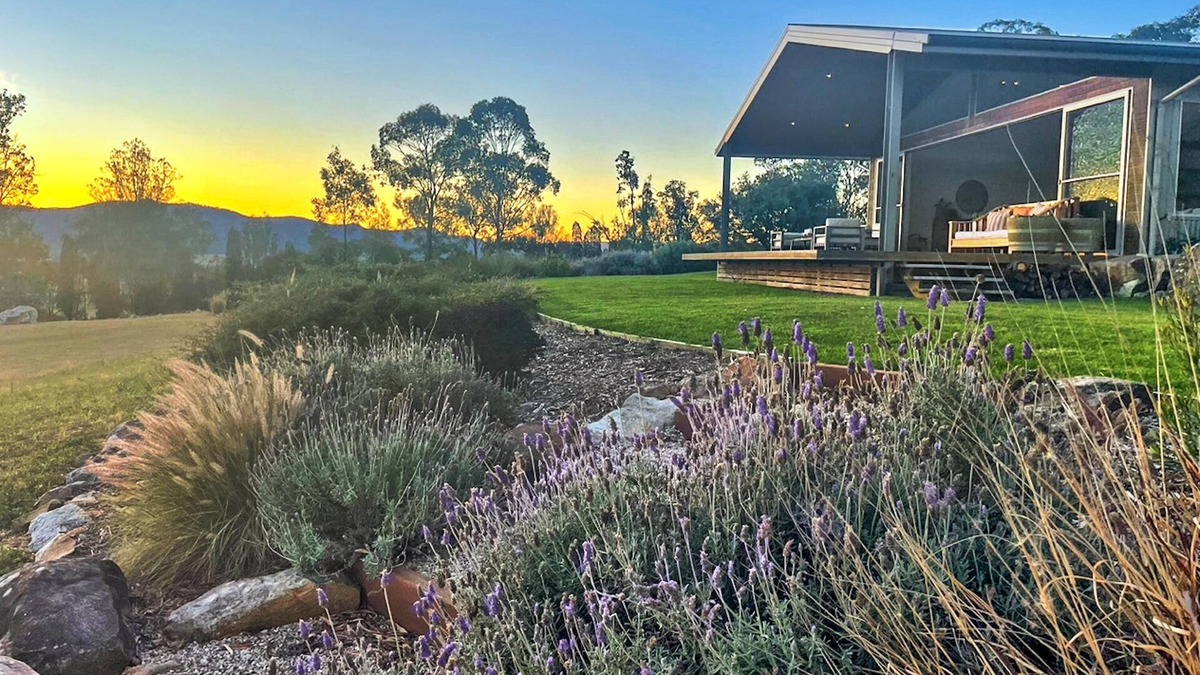 Broke House | Pindara - Modern, 5 bedroom house with fabulous valley views!