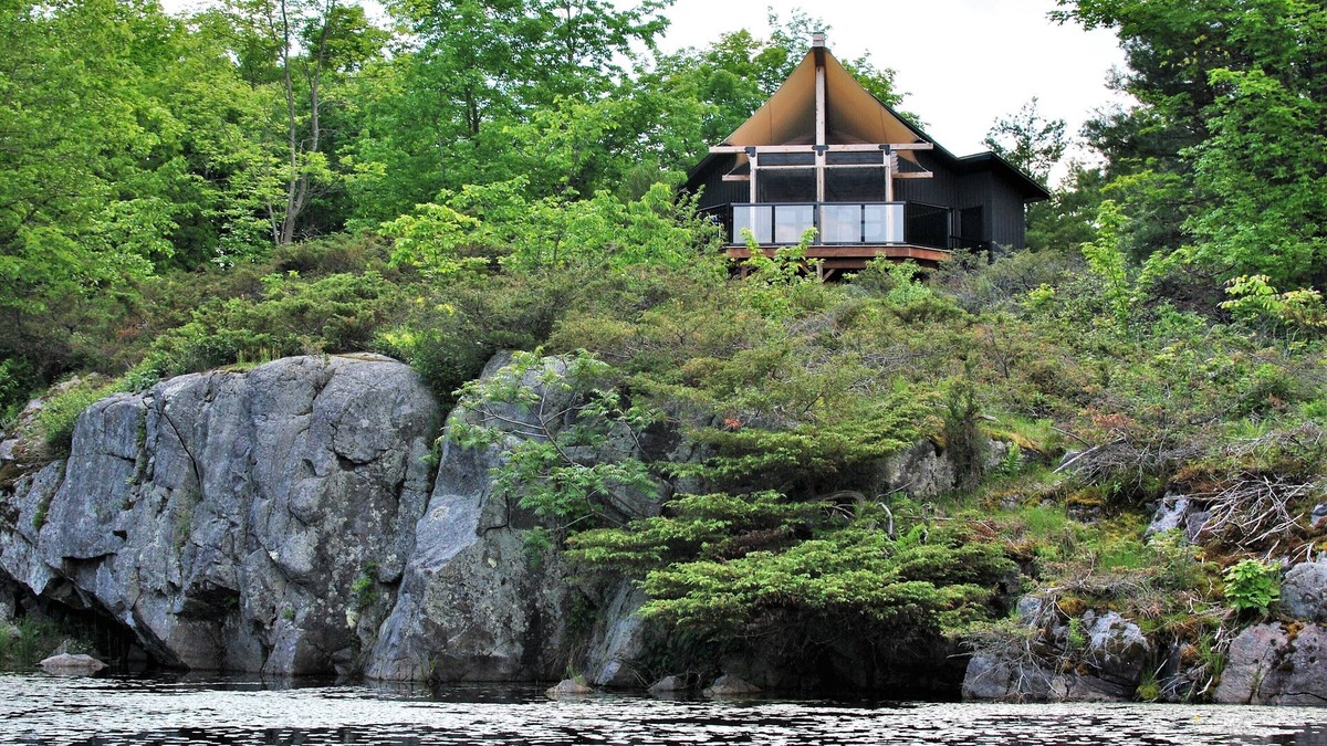 Tay Valley Cabin | Pine Brae Eco-Resort: Off-grid cabin with lake access & private hiking trails