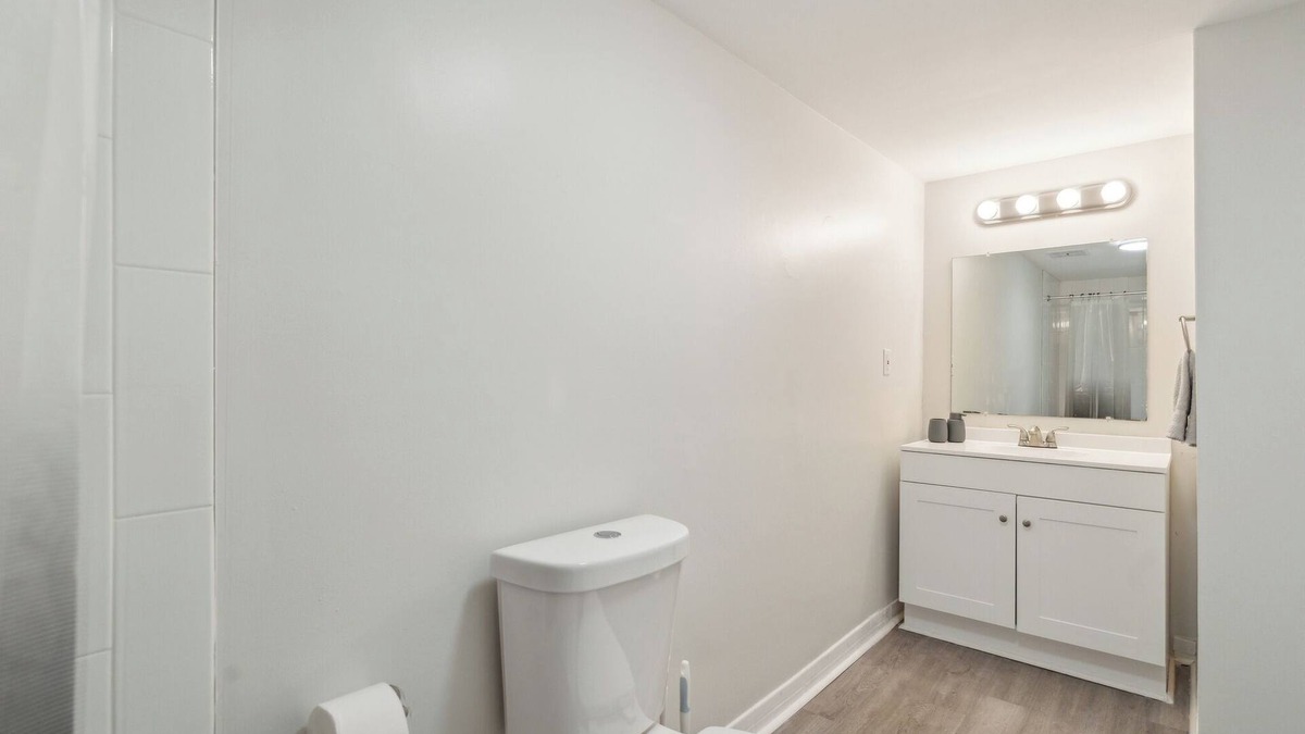 Newark Apartment | Pine Brook 808 I Your Newark Retreat I Pool & Gym