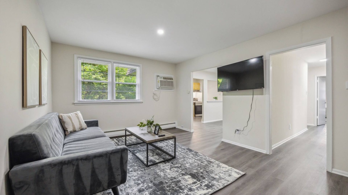 Newark Apartment | Pine Brook 818 I Pool Gym I Free Parking !