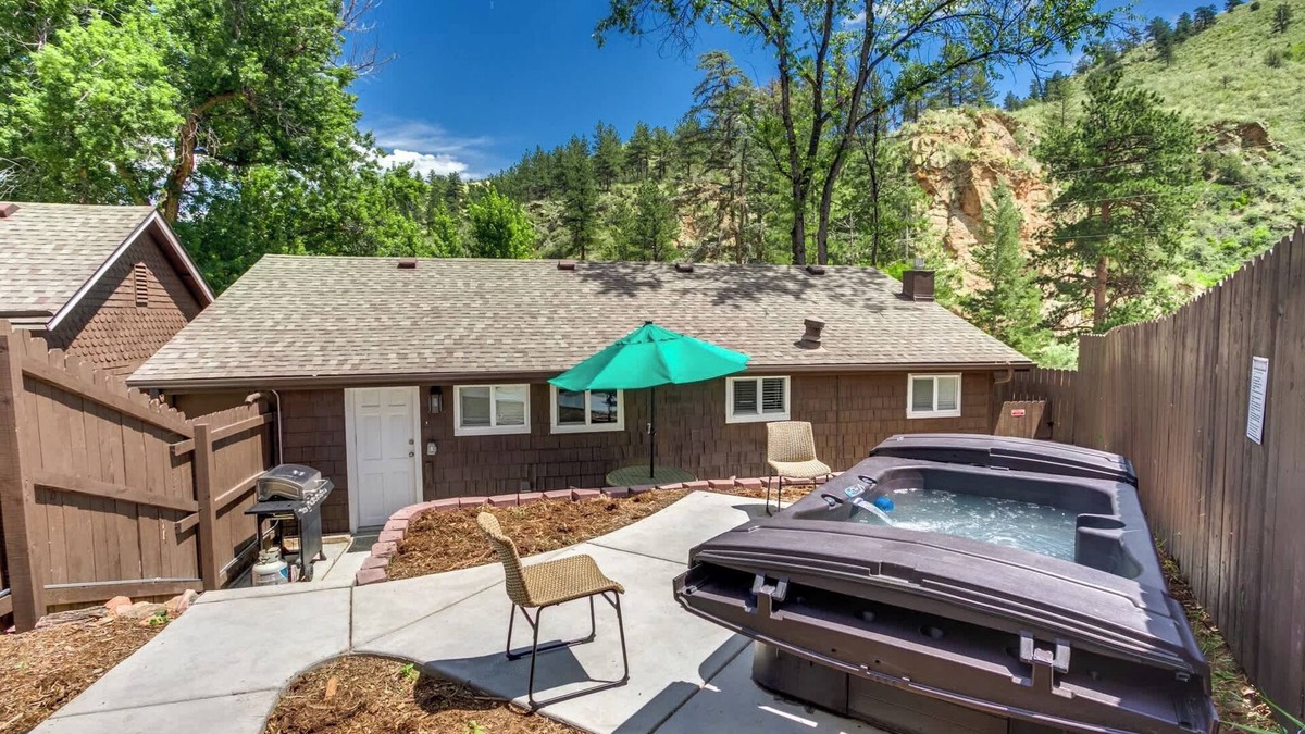 Lyons Cabin | Pine Cabin-HOT TUB~River Access! Fire Pit!