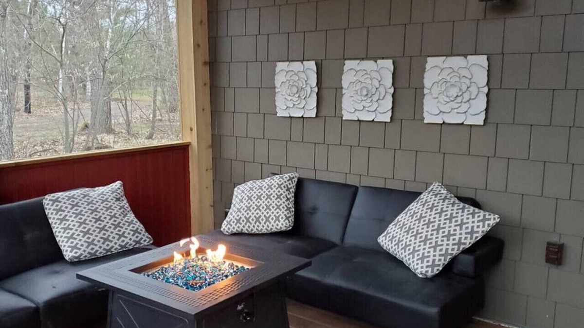 Pine City Cabin | Pine City/River/kayaks/dogs/firepit/screen porch