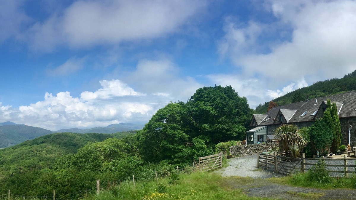 Dolgellau House | Pine Cottage - Exceptional Location In Snowdonia National Park Near Beaches