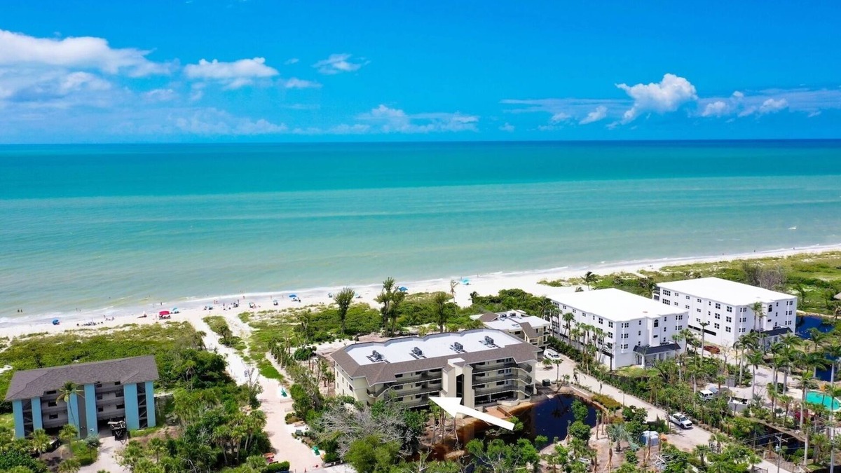 Sanibel Condo | Pine Cove #102 is a 3/2 beachfront Sanibel vacation rental condo