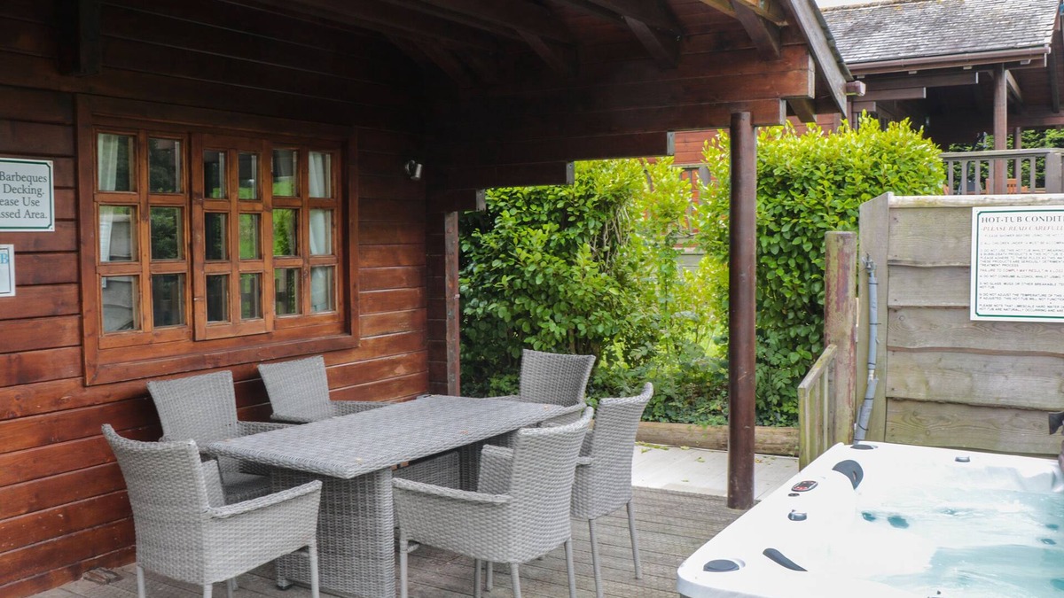 Swanage Cottage | PINE, family friendly, with hot tub in Swanage