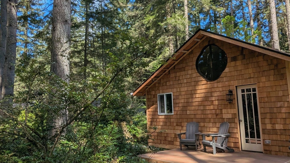 Langley Cabin | Pine Guest Cabin in the Woods