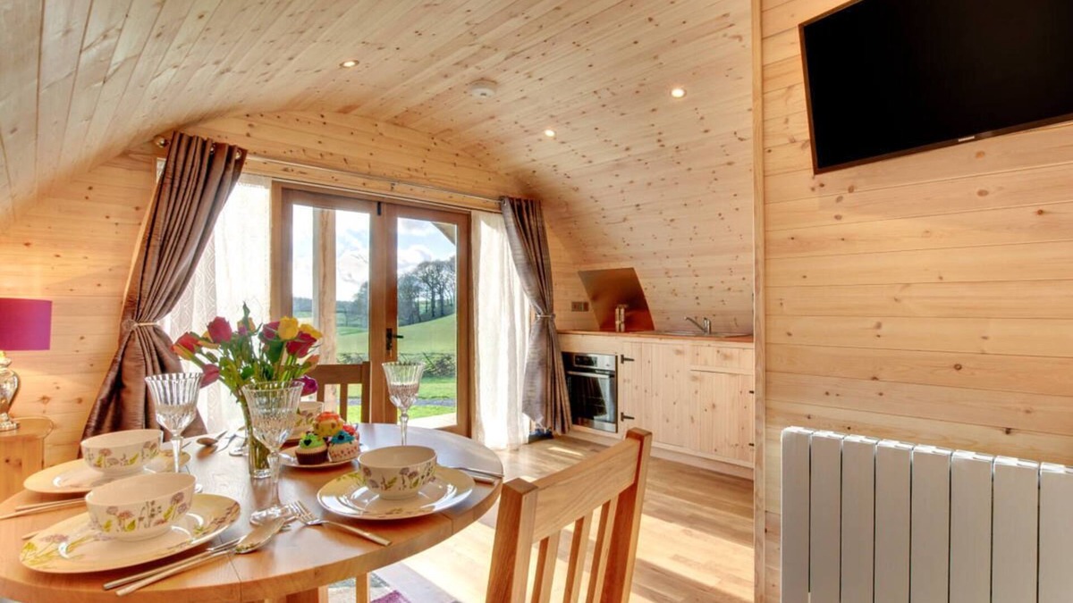 Llanddeusant House | Pine Lodge in Llanddeusant