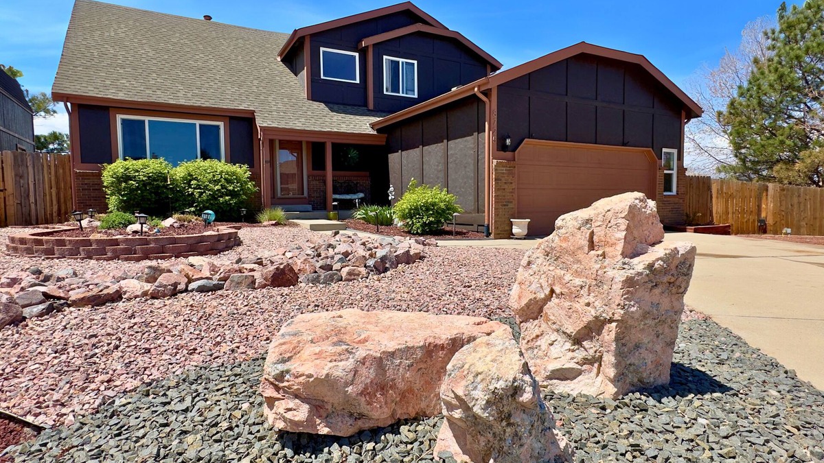 Briargate House | Pine & Peak - Bright, Airy Home w/Big Views in Peaceful Family Area