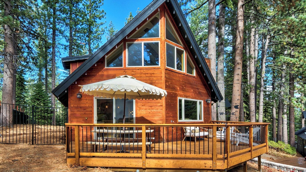 Tahoe Paradise Cabin | Pine Ridge Cabin: Stylish A-Frame - BBQ, Hot Tub, Games