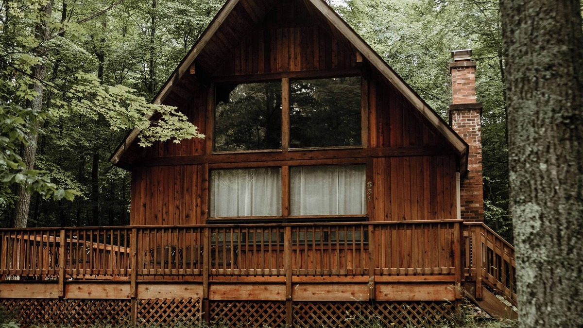 Gaylord Ski Chalet | Pine Ridge Chalet - Cozy Chalet close to the Lake