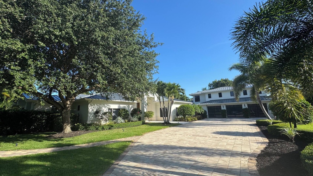 Pine Ridge House | Pine Ridge Estates. Backyard Oasis. Minutes from the beach and downtown Naples