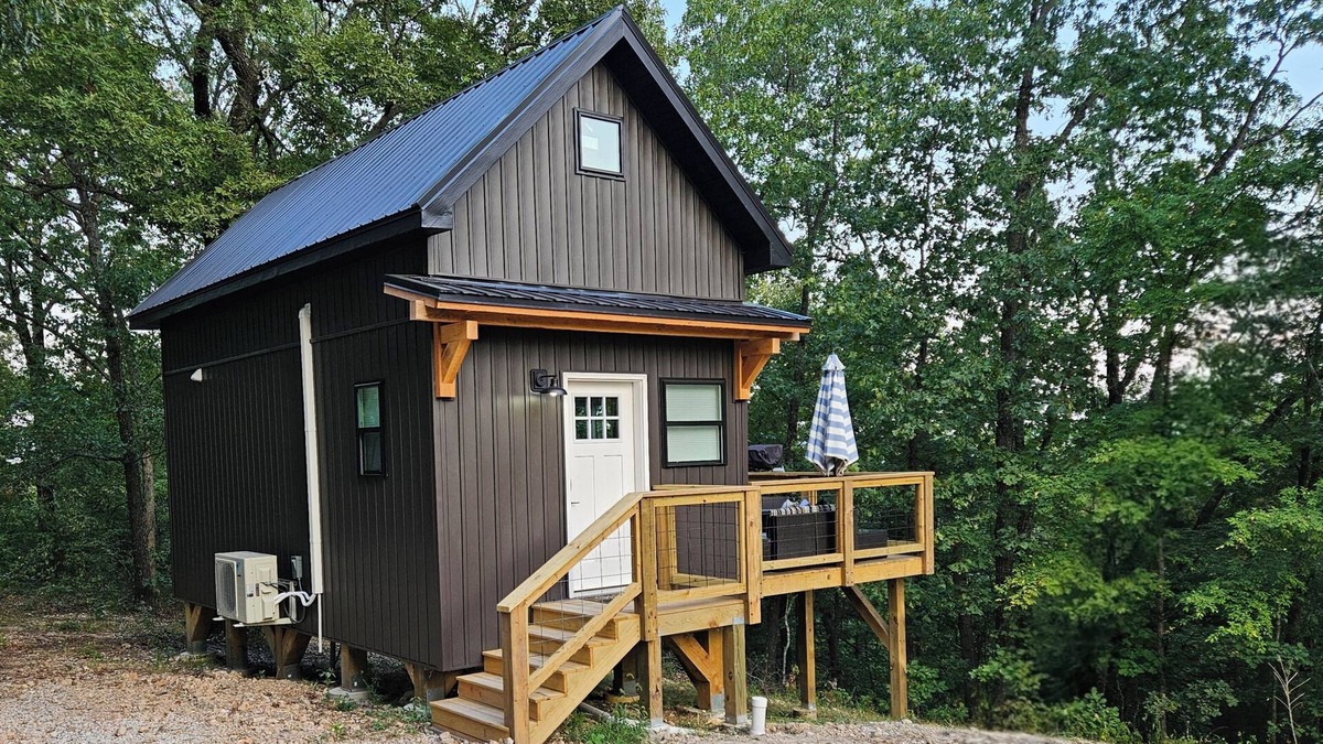 Lampe House | Pine Ridge Tiny Cabin