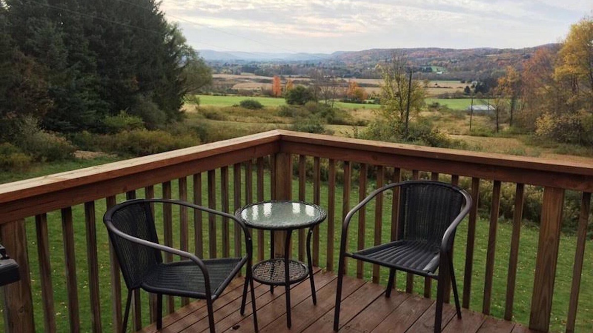 Fly Creek Apartment | Pine Row Manor Studio Apartment 5 minute drive from the cooperstown Dream Park
