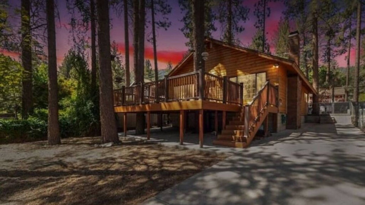 Wrightwood Cabin | Pine tree cabin with an amazing front deck